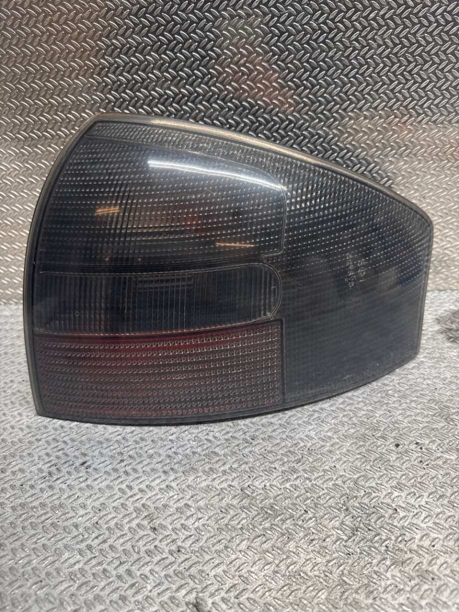 Baklykt høyre til Audi A6, 1997-2001 (Type II, Fase 1) (C5) (C5) (AUDI|4B9945096)