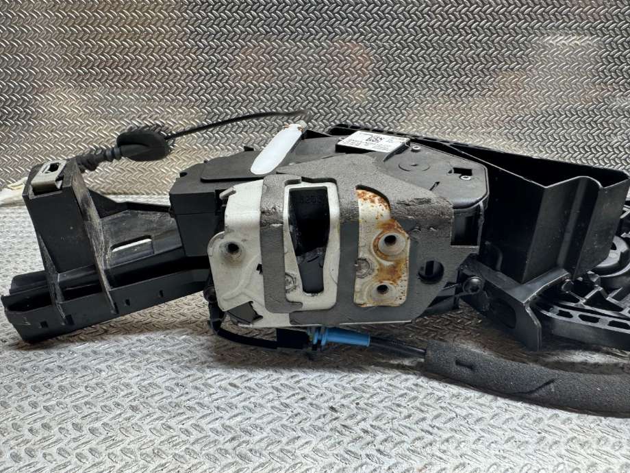 Låsekasse høyre til Ford Mondeo 2014-2019 (Type V, Fase 1) (FORD|2110426||BM5AA26412CF)