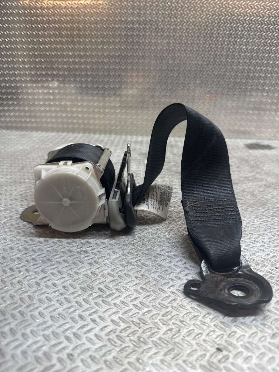 Sikkerhetsbelte bak høyre til Toyota Yaris 2006-2009 (Type II, Fase 1) (TOYOTA|733100D021C0||H073801)