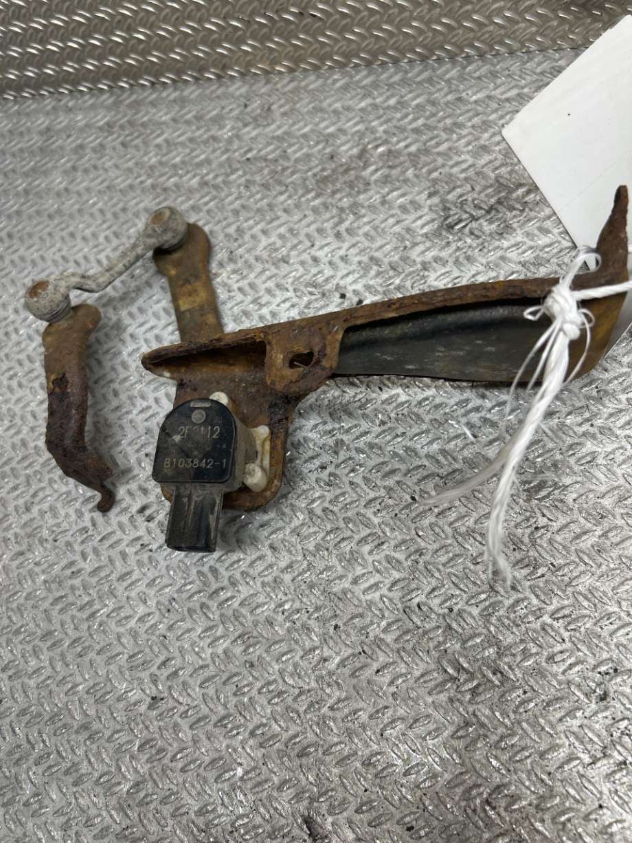 Sensor nivå til Toyota Prius +7 2012-2020 (Type III) (stasjonsvogn) (stasjonsvogn) (TOYOTA|8940712030|)