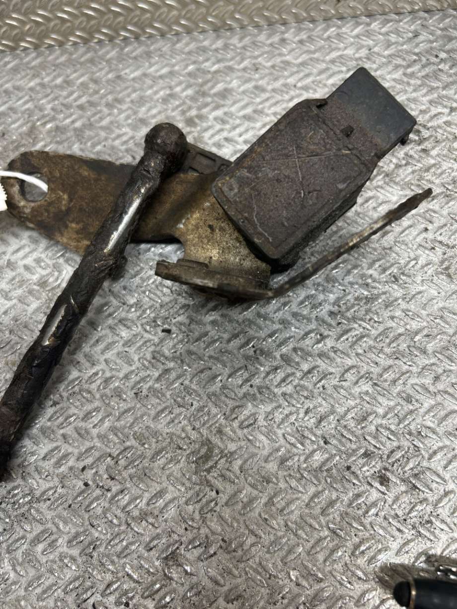 Sensor nivå til BMW 5-Serie 2003-2010 (E60/E61) (E60/E61) (BMW|37146784696|)