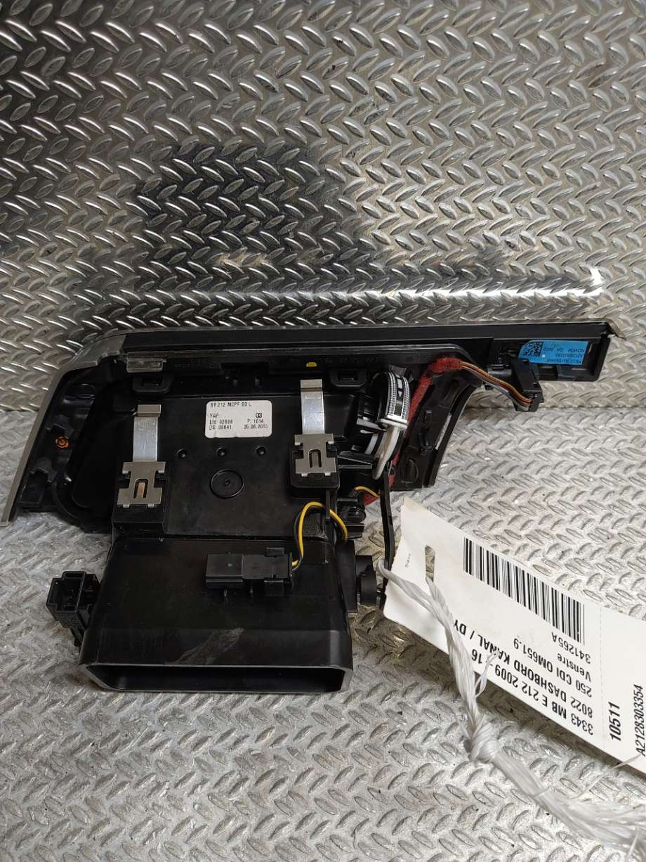 Dashbord friskluftdyse til Mercedes E-Klasse 2013-2016 (Fase 2) (W212) (W212) (MERCEDES|A2128303354|)