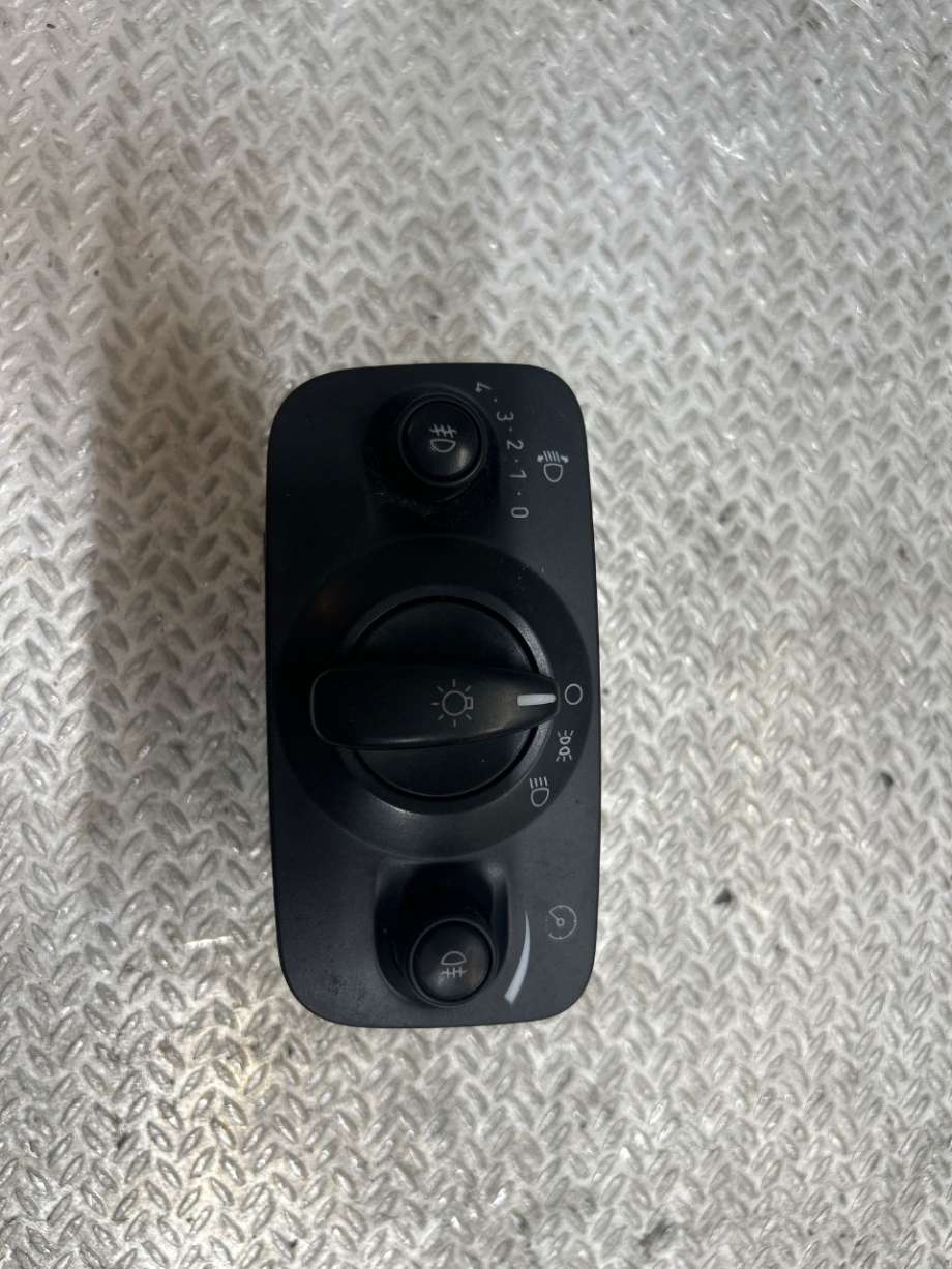 Bryter lys til Ford Mondeo 2007-2010 (Type IV, Fase 1) (FORD|1790245|8G9T13A024AD|6G9T13A024AE)