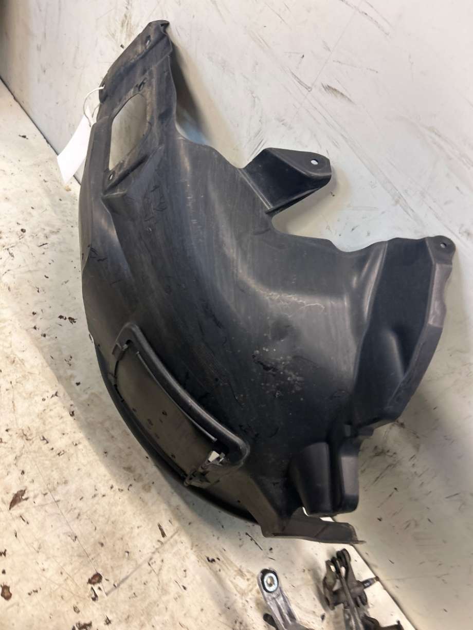 Skjerm locari venstre foran til BMW iX3 2021-->> (BMW|51717445681|)
