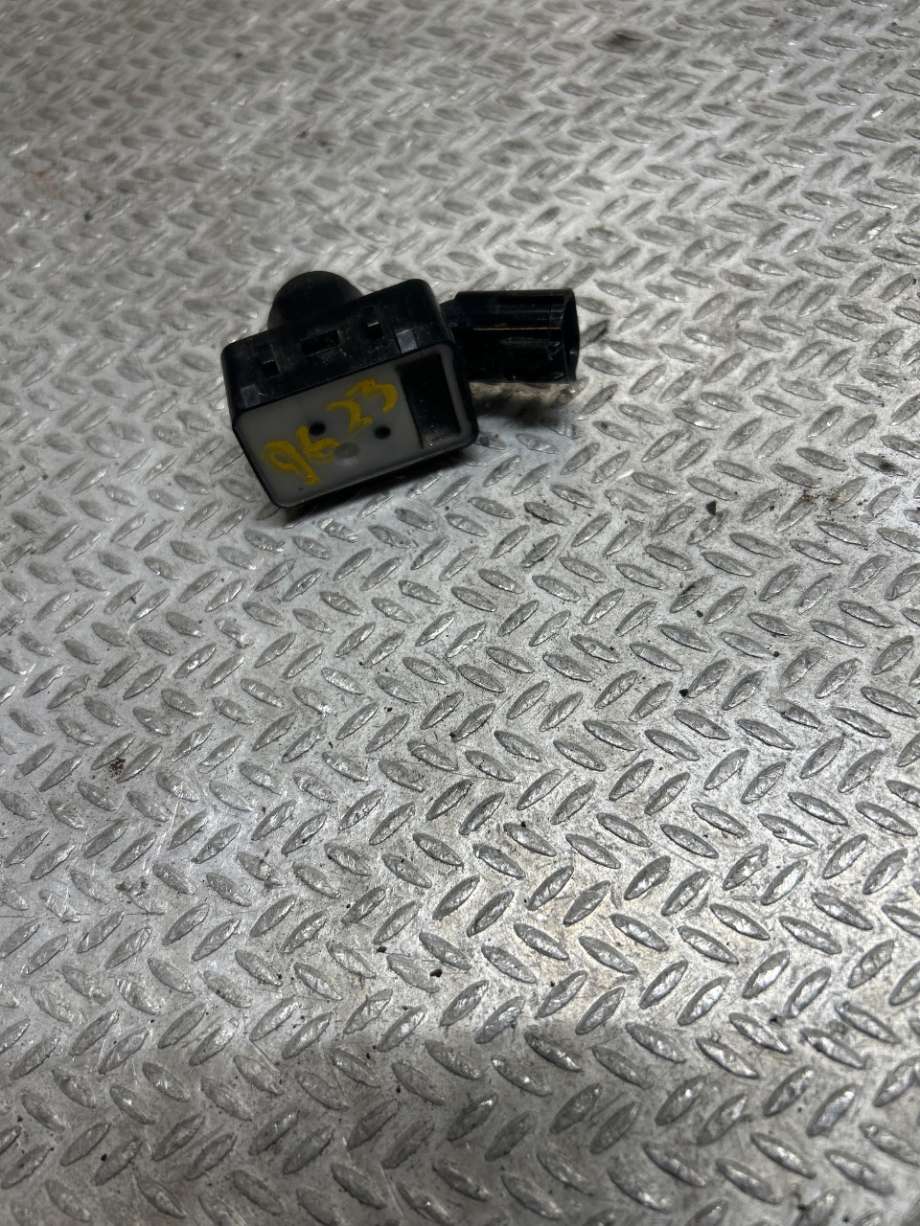Parkeringssensor bak til Toyota Yaris 2012-2014 (Type III, Fase 1) (TOYOTA|1885000030|8934133220|)