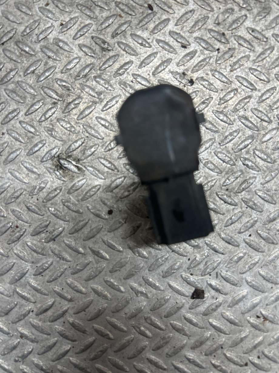 Parkeringssensor bak til Ford Edge 2016-2019  (FORD|1929496|GT4T-15K859-EA|GT4T-15K859-AAW)