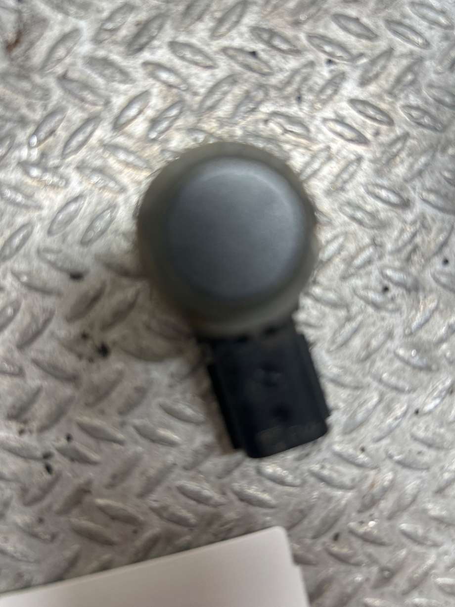 Parkeringssensor bak til Ford Edge 2016-2019 (FORD|1929496|GT4T-15K859-EA|GT4T-15K859-AAW)