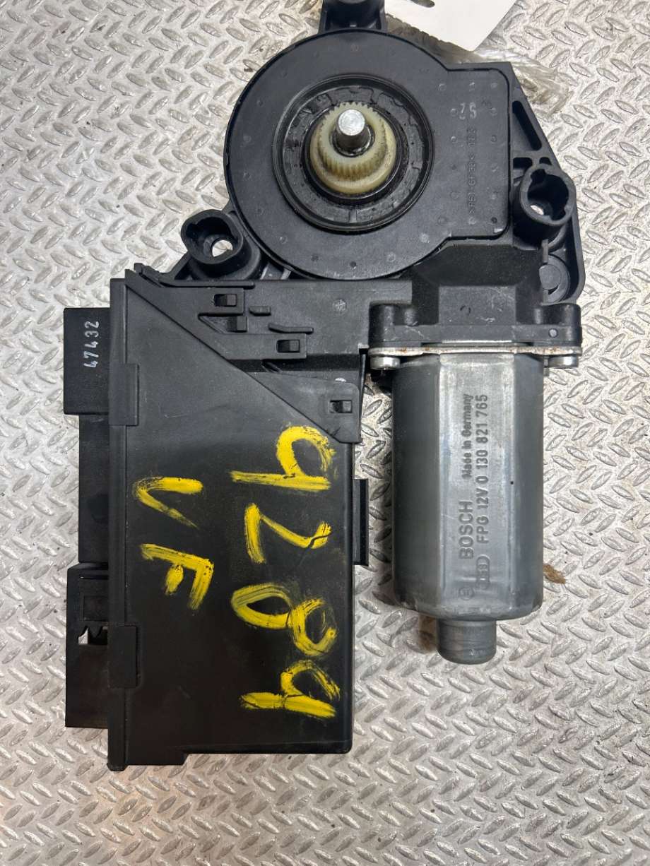 Ruteheis venstre til Audi A4 2004-2008 (Type III) (B7) (B7) (AUDI|8E1959801G|0130821765|8E1959801B)