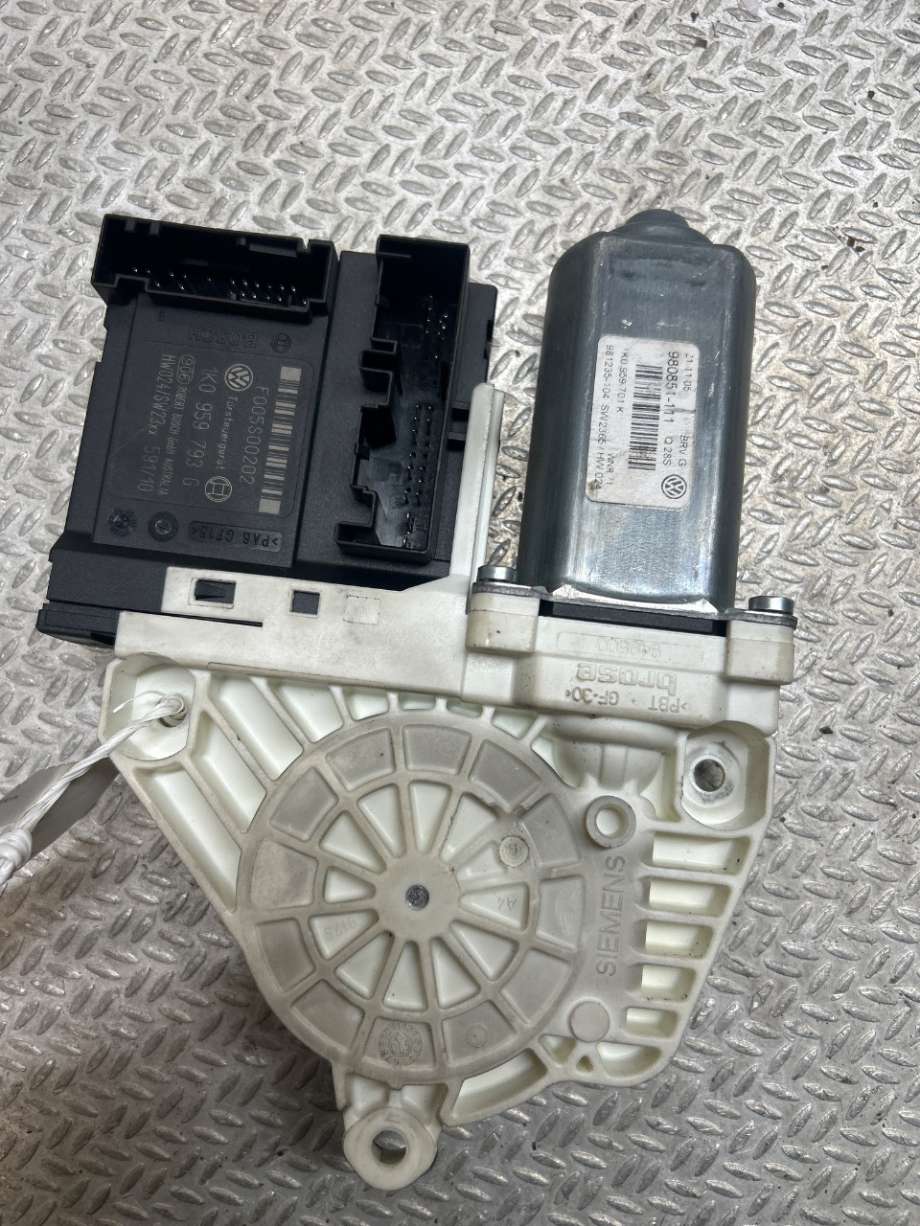 Ruteheis venstre til VW Passat 2005-2010 (B6) (B6) (VOLKSWAGEN|1K0959701L|)