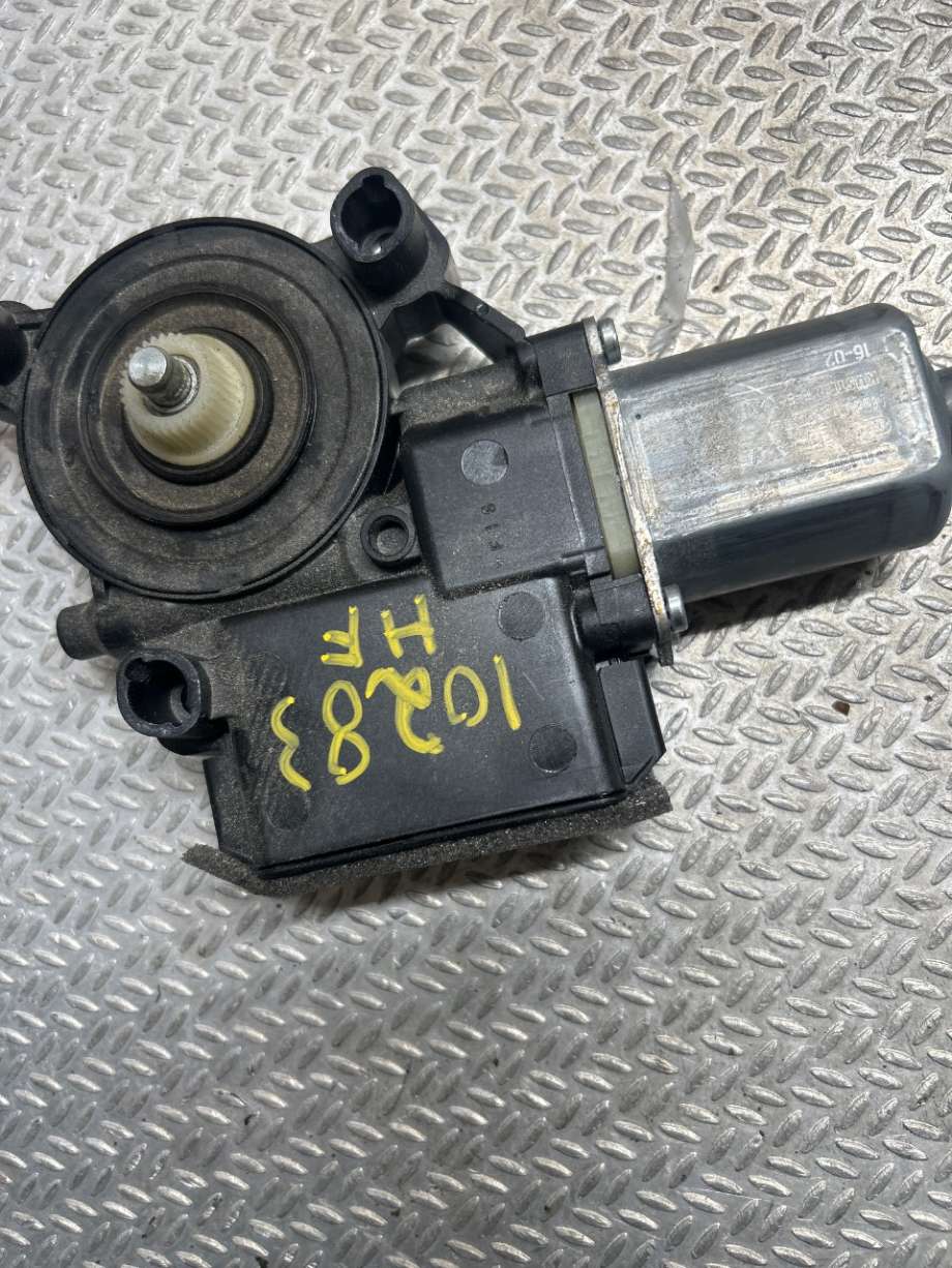 Ruteheis høyre til VW Transporter / Caravelle 2015-2019 (T6) (T6) (VOLKSWAGEN|7E0959802R|)