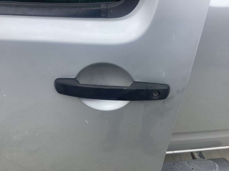 Dørhåndtak utv venstre foran til Nissan Navara, 2010-2015 (Fase 2) (D40) (D40) (NISSAN|)