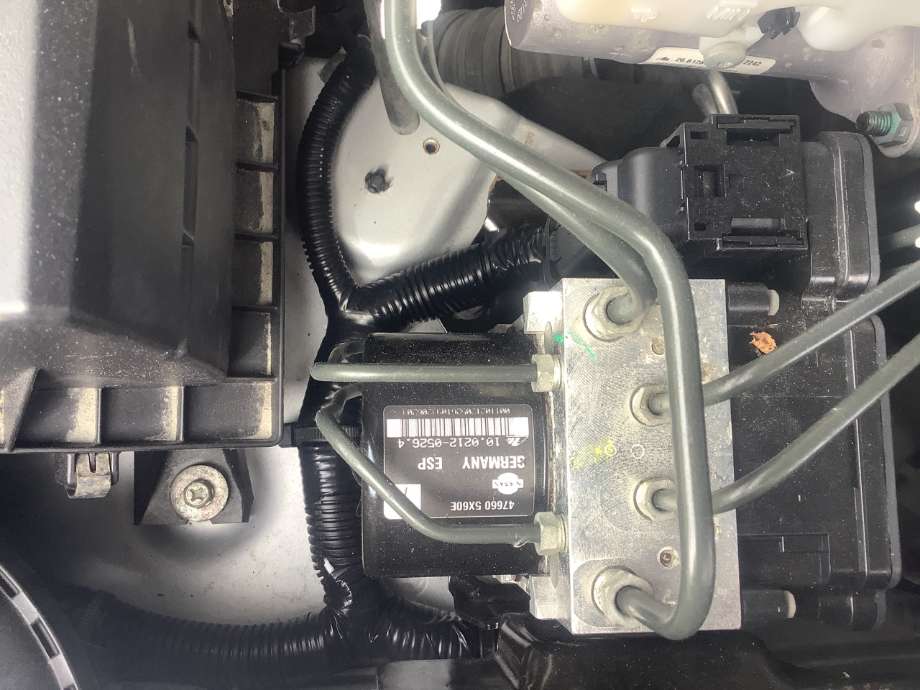 ABS sentral til Nissan Navara, 2010-2015 (Fase 2) (D40) (D40) (NISSAN|)