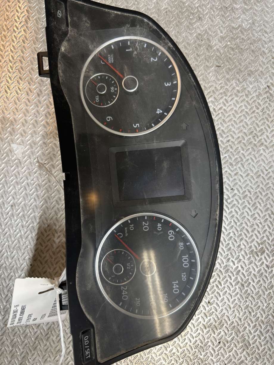 Instrumentpanel til VW Tiguan 2011-2016 (Type I, Fase 2) (VOLKSWAGEN|5N0920882C||A2C53219792)