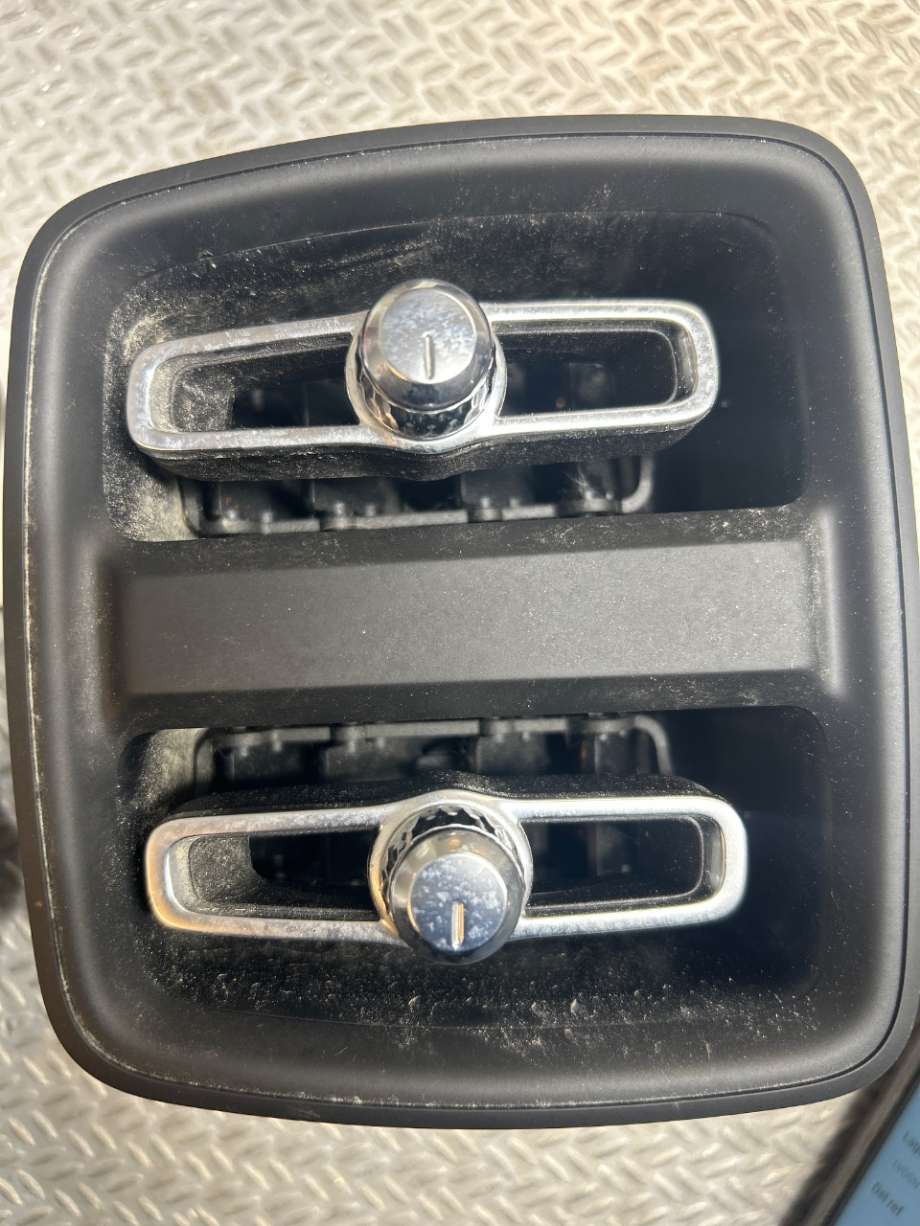 Dashbord friskluftdyse til Polestar 2, 2020-->>  (31469033)