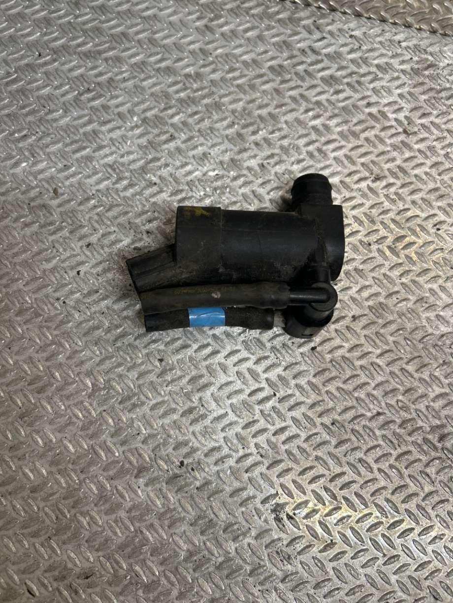 Spylerpumpe bak til Volvo V70 2007-2013 (Type III, Fase 1) (VOLVO|31349228|)