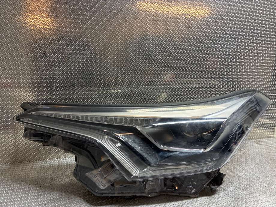 Frontlykt venstre halogen til Toyota C-HR, 2016-->>  (TOYOTA|81170F4340)