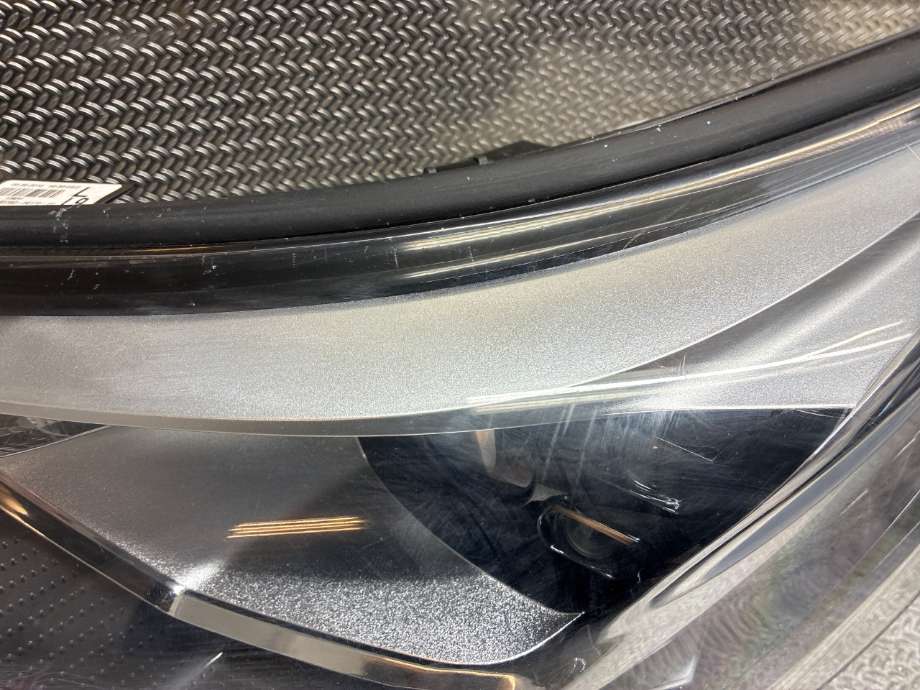 Frontlykt venstre halogen til Toyota C-HR 2016-->> (TOYOTA|81170F4340|81170F4170|81150-F4170-00)