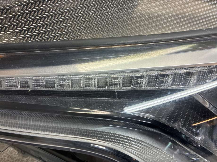 Frontlykt venstre halogen til Toyota C-HR 2016-->> (TOYOTA|81170F4340|81170F4170|81150-F4170-00)