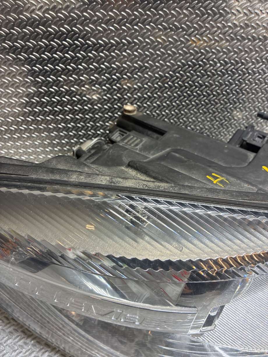 Frontlykt høyre xenon til Škoda Octavia 2009-2013 (Type II, Fase 2) (SKODA|1Z1941018T|)