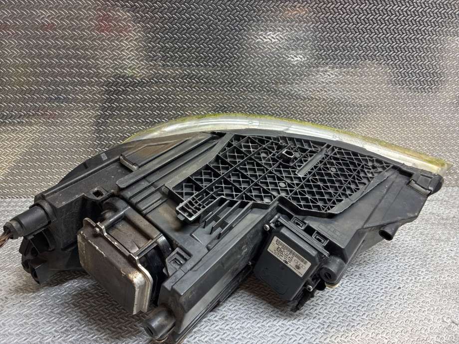 Frontlykt høyre xenon til Škoda Octavia 2009-2013 (Type II, Fase 2) (SKODA|1Z1941018T|)