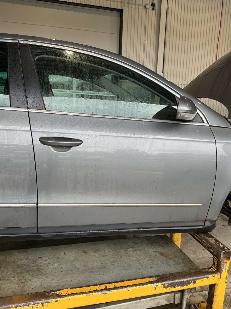 Dør høyre foran til VW Passat, 2005-2010 (B6) (B6) (VOLKSWAGEN|)