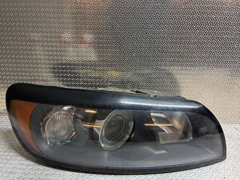Frontlykt høyre halogen til Volvo C30, 2006-2009 (Fase 1) (VOLVO|31335200)