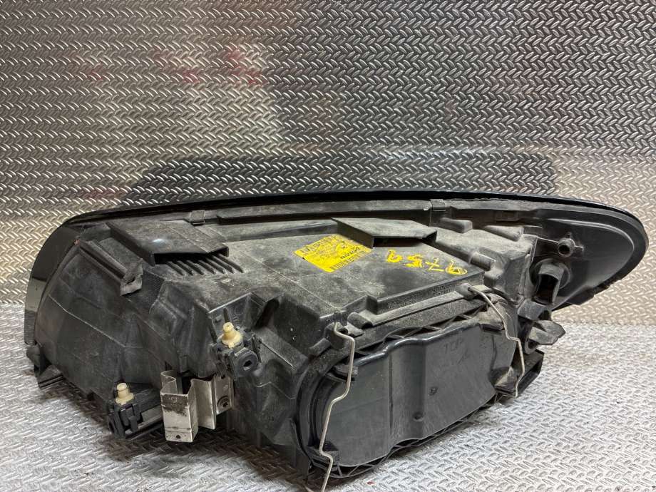 Frontlykt høyre halogen til Volvo C30 2006-2009 (Fase 1) (VOLVO|31335200|0301232202|30657169)