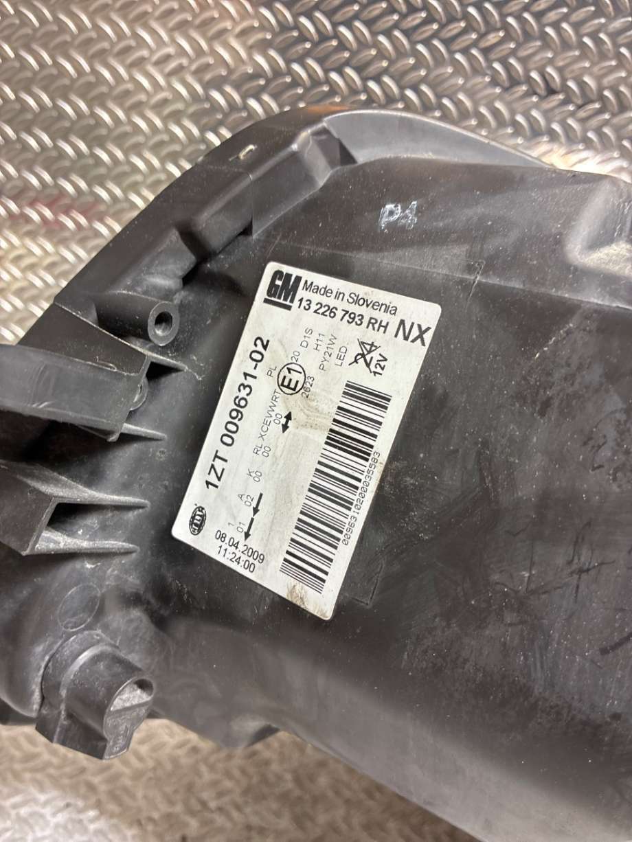 Frontlykt høyre xenon til Opel Insignia A 2009-2014  (OPEL|1Z1941018T||1ZT00963102)