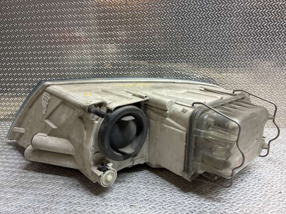 Frontlykt høyre xenon til Škoda Octavia 2005-2008 (Type II, Fase 1)  (SKODA|1Z1941018N|)