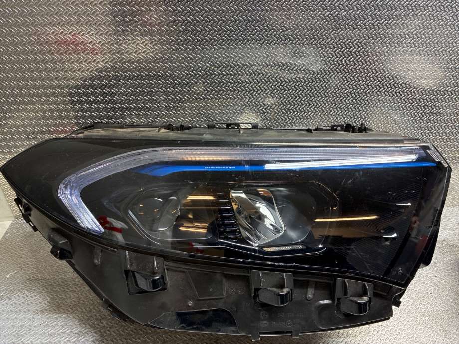 Frontlykt høyre halogen til Mercedes EQA, 2021-->> (A2439060800)