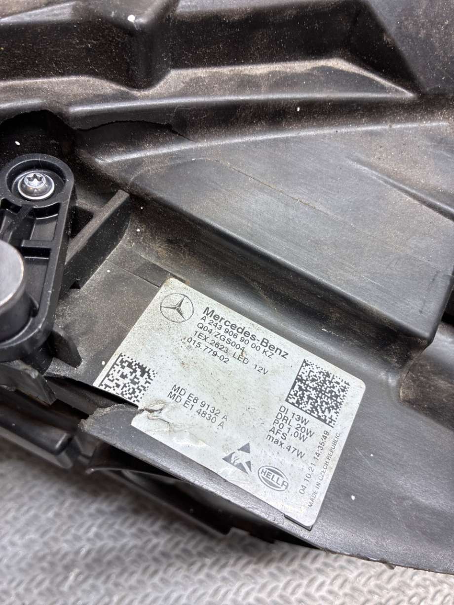 Frontlykt høyre halogen til Mercedes EQA 2021-->> (A2439060800|A2439069000)