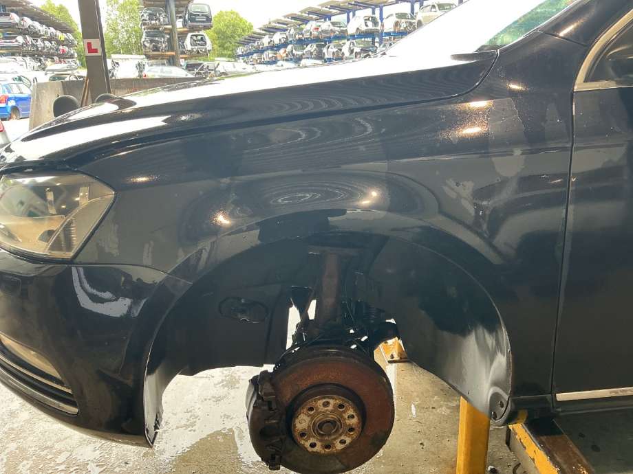 Skjerm venstre foran til VW Passat, 2011-2015 (B7) (B7) (VOLKSWAGEN|)