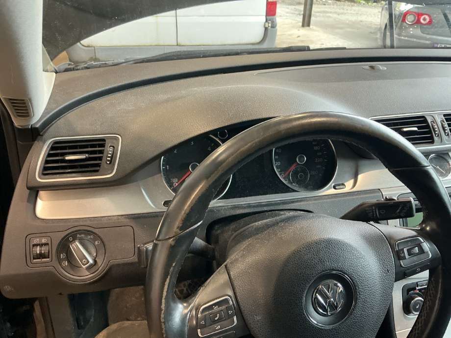 Dashbord til VW Passat, 2011-2015 (B7) (B7) (VOLKSWAGEN|)