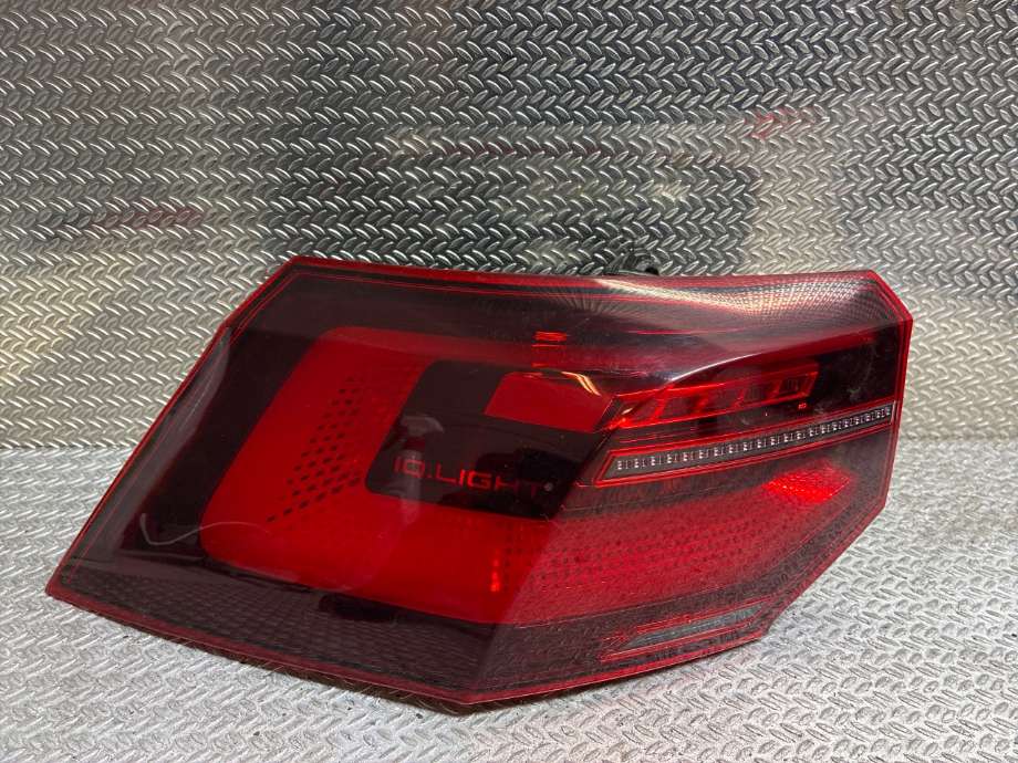 Baklykt venstre til VW Golf VIII 2020-->> (VOLKSWAGEN|5H1052200A||81999002)
