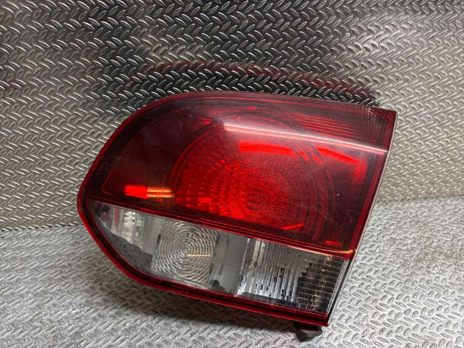 Baklykt høyre indre til VW Golf VI 2008-2012 (VOLKSWAGEN|5K0945094AA|)
