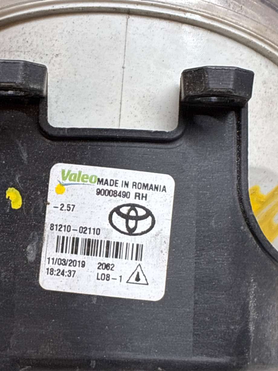 Tåkelykt høyre foran til Toyota Yaris 2014-2020 (Type III, Fase 2)  (TOYOTA|8121002110|)