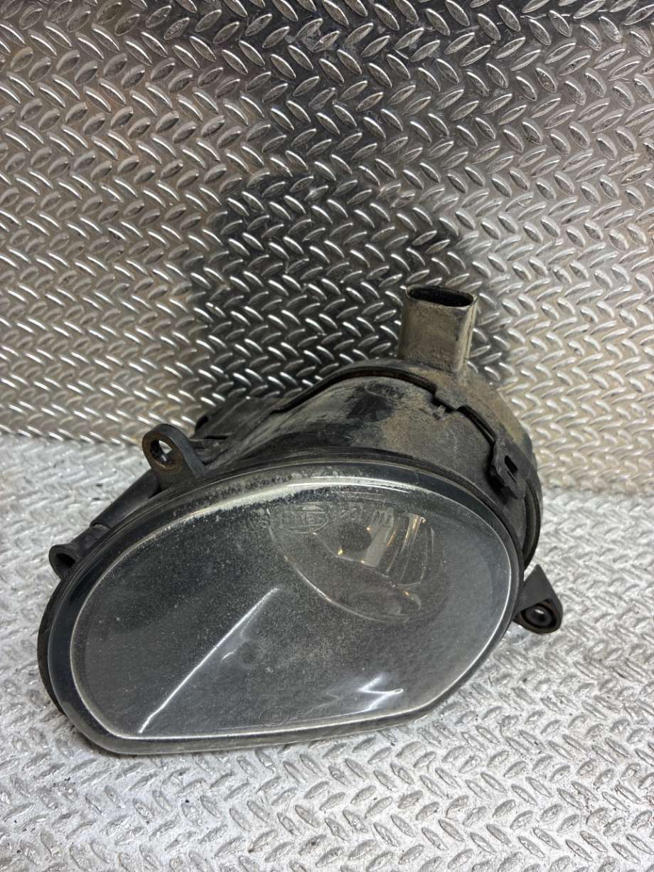 Tåkelykt høyre foran til Audi Q7 2006-2010 (Type I, Fase 1) (AUDI|8P0941700A||24696800)