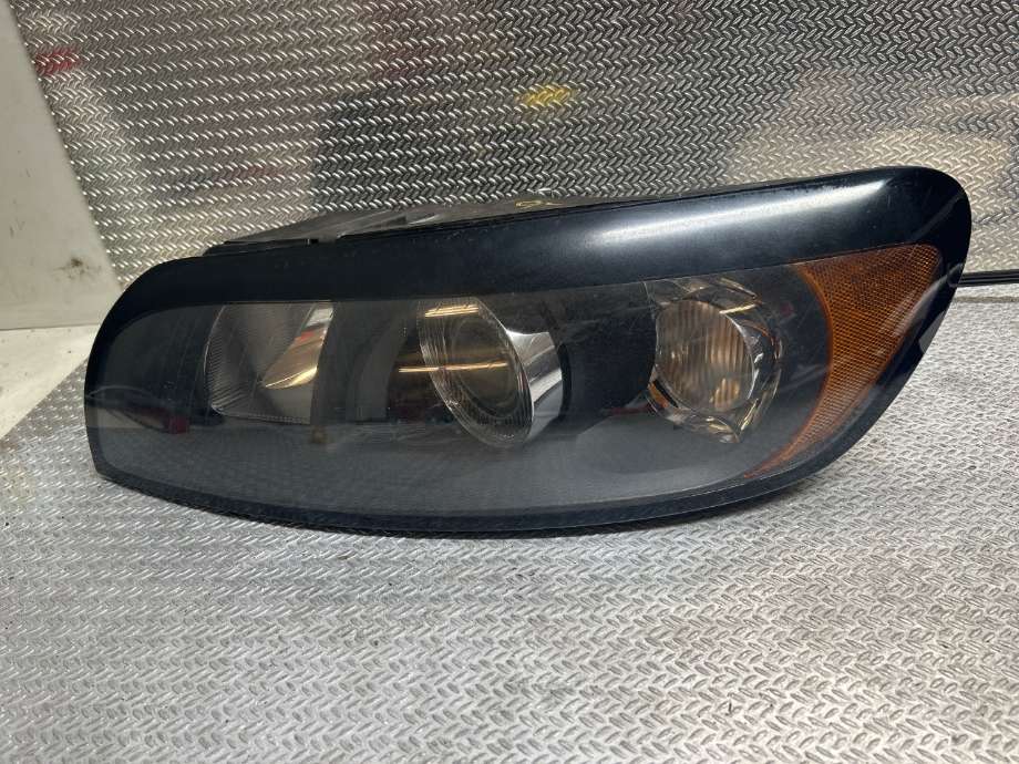 Frontlykt venstre halogen til Volvo C30 2006-2009 (Fase 1) (VOLVO|31335199|0301232201|30657168)