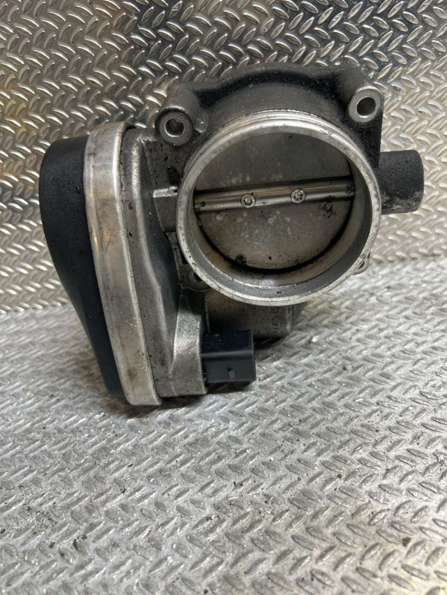 Spjeldhus til BMW 3-Serie 2005-2011 (E90/E91/E92/E93) (E90/E91/E92/E93) (BMW|13541439580|)