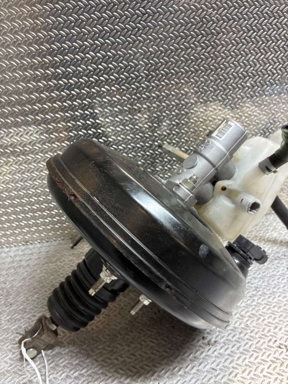 Bremsekraft-forsterker til Toyota Urban Cruiser, 2009-2014  (TOYOTA|4461052D60)