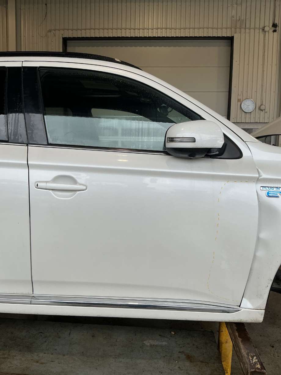 Dør høyre foran til Mitsubishi Outlander, 2015-->> (Type III, Fase 2) (MITSUBISHI|)