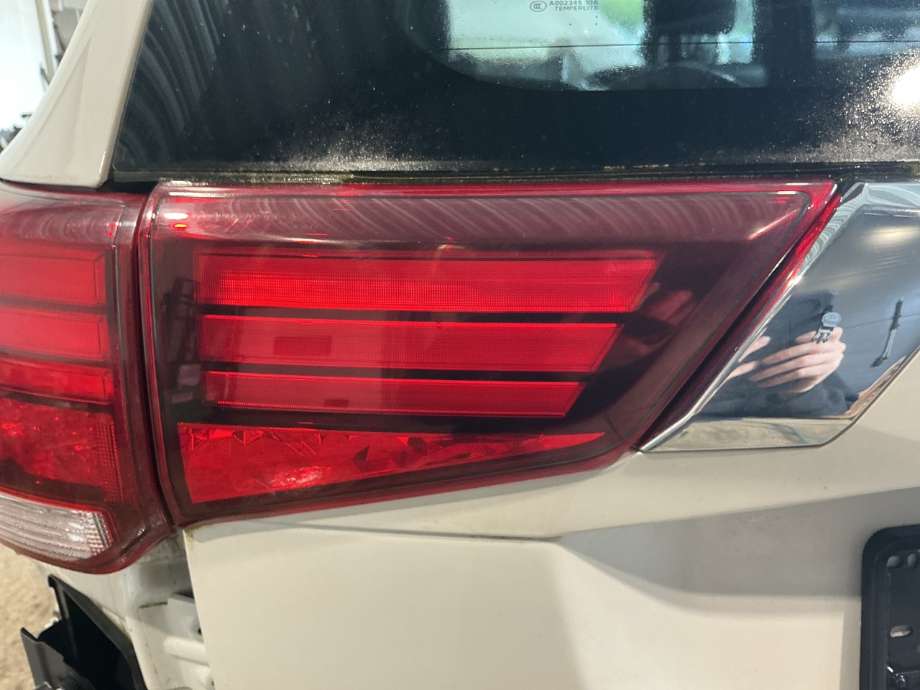Baklykt venstre indre til Mitsubishi Outlander, 2015-->> (Type III, Fase 2) (MITSUBISHI|)