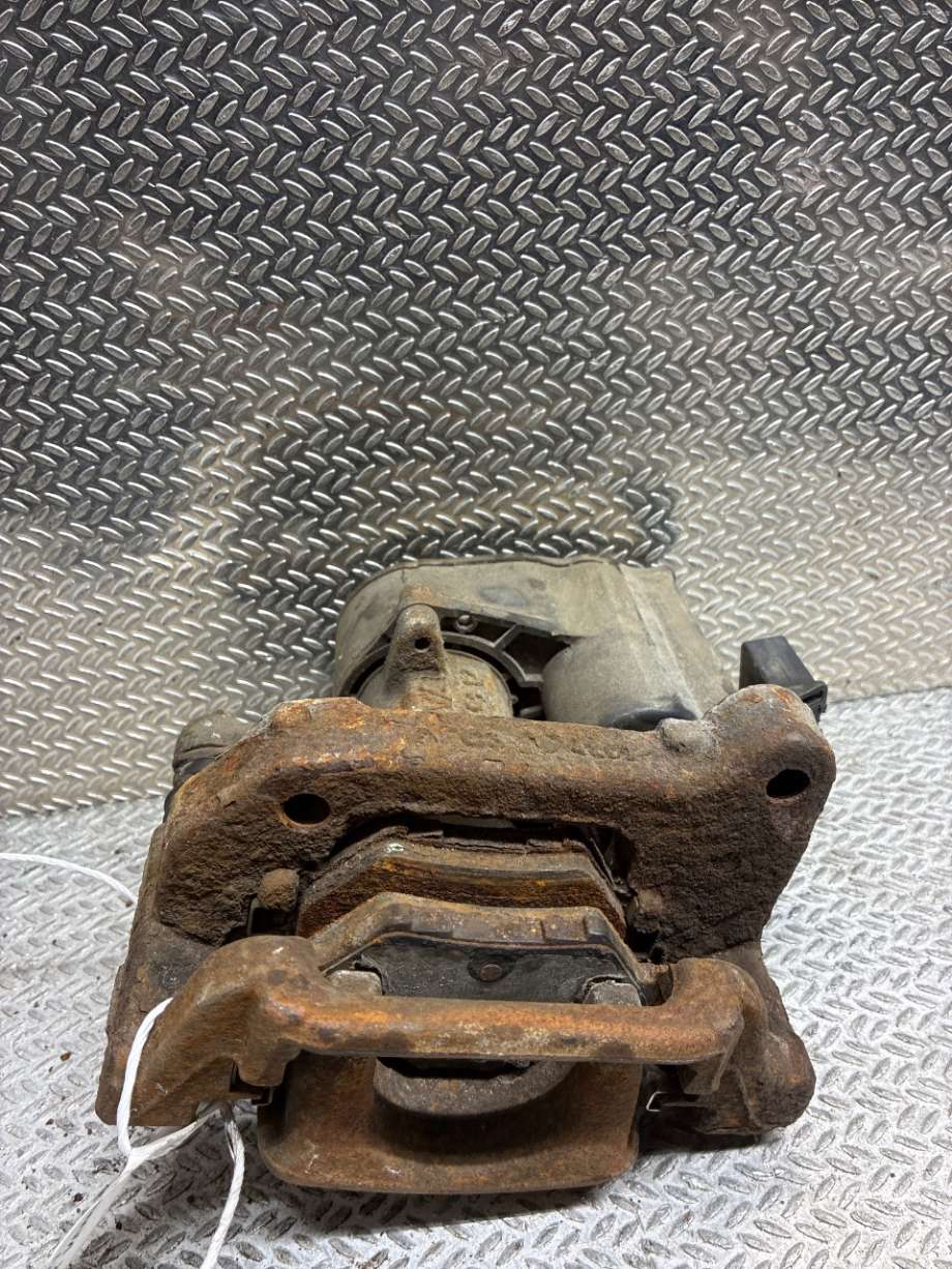 Bremsecaliper venstre bak til Peugeot 308, 2013-2021 (Type II)  (PEUGEOT|1651758180)