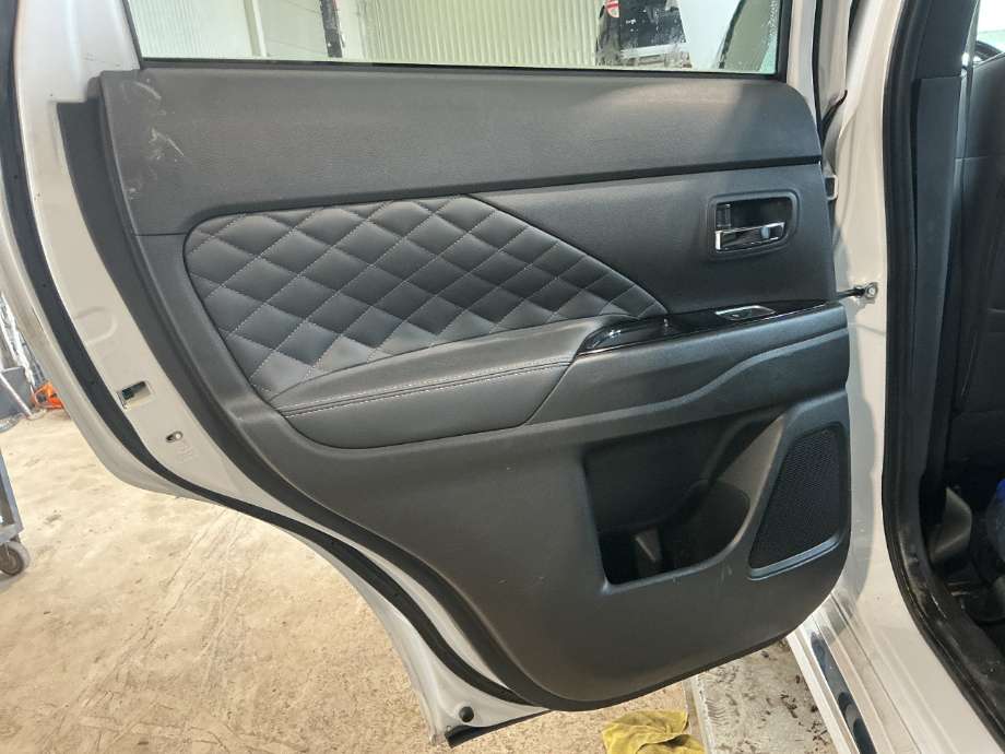 Dørtrekk venstre til Mitsubishi Outlander, 2015-->> (Type III, Fase 2) (MITSUBISHI|)
