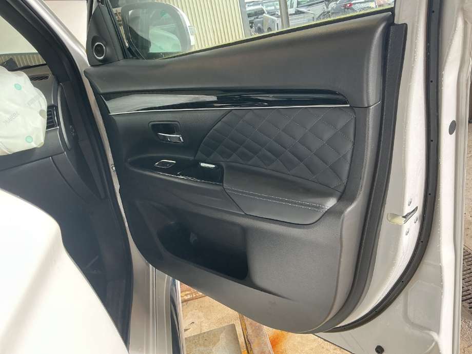 Dørtrekk høyre til Mitsubishi Outlander, 2015-->> (Type III, Fase 2) (MITSUBISHI|)