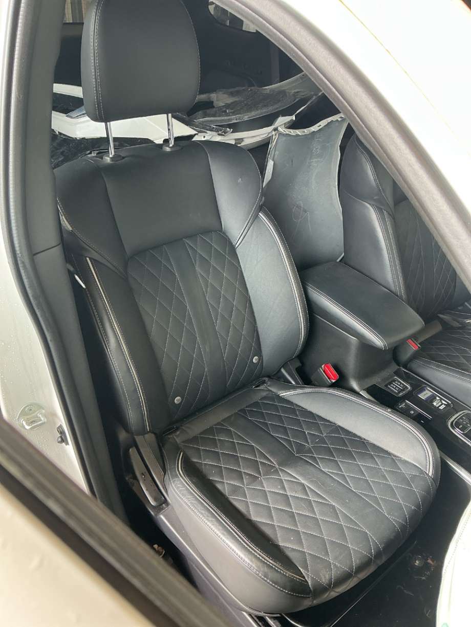 Sete foran høyre til Mitsubishi Outlander, 2015-->> (Type III, Fase 2) (MITSUBISHI|)