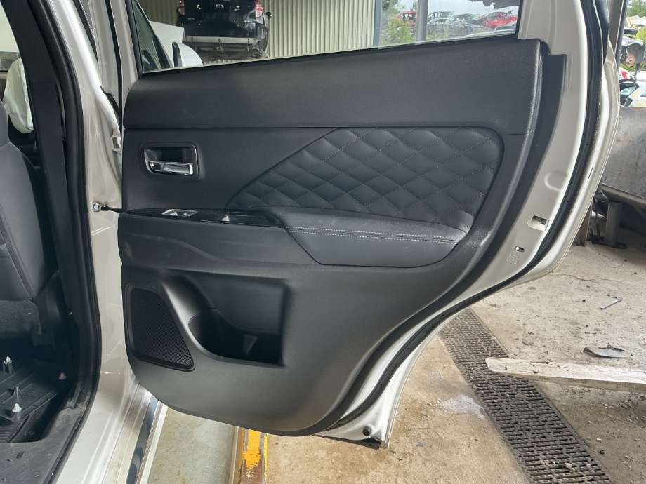 Dørtrekk høyre til Mitsubishi Outlander, 2015-->> (Type III, Fase 2) (MITSUBISHI|)