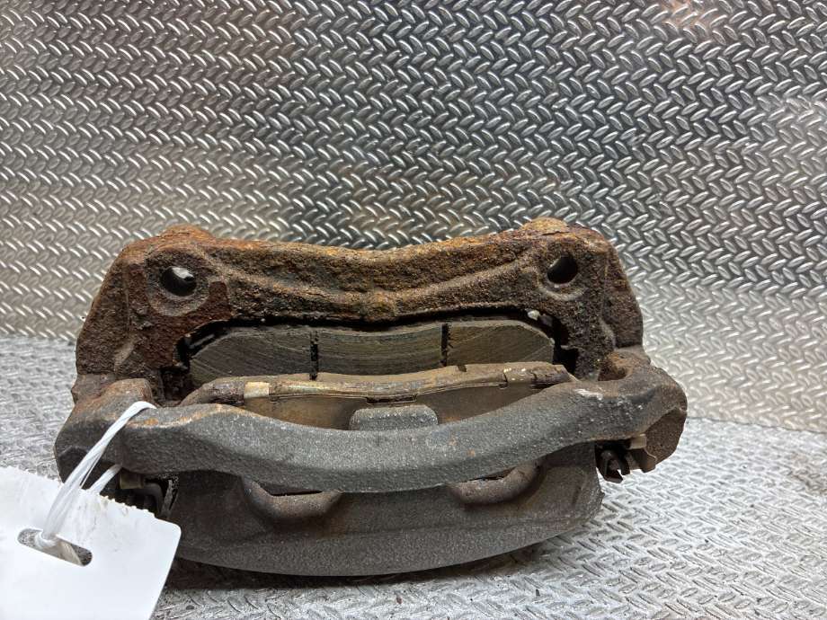 Bremsecaliper venstre foran til Nissan E-NV200, 2014-->> (NISSAN|410113JY0A)
