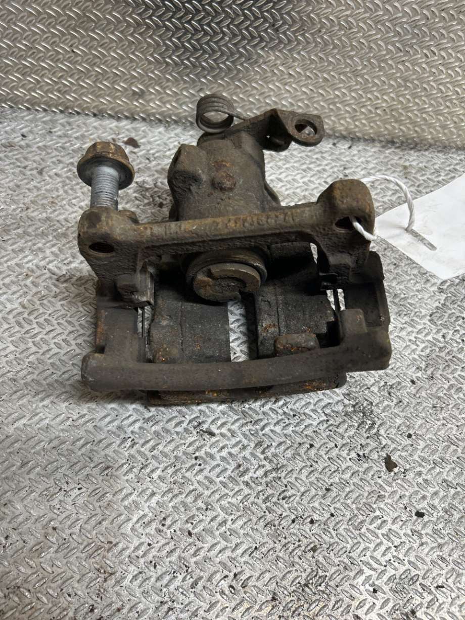 Bremsecaliper høyre bak til VW Transporter / Caravelle 2015-2019 (T6) (T6) (VOLKSWAGEN|7H0615424A|)