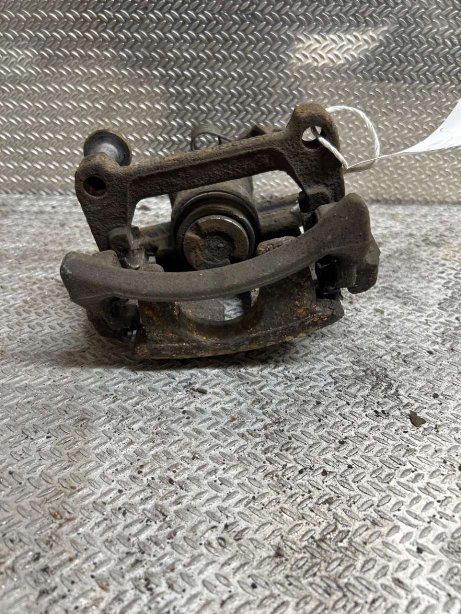 Bremsecaliper høyre bak til VW Transporter / Caravelle 2015-2019 (T6) (T6) (VOLKSWAGEN|7H0615424A|)